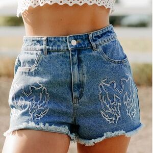 Gilli Women’s Embroidered Denim Shorts Medium Wash High Rise Raw Hem Large NWT